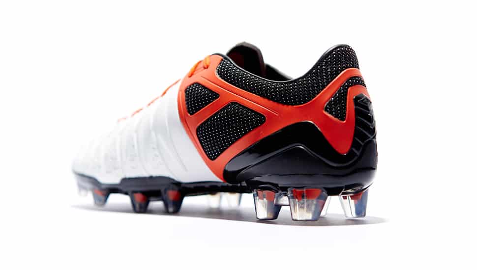 umbro-ux1-blanc-noir-rouge-3