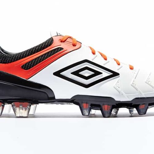 Image de l'article Un coloris Blanc/Noir/Rouge pour la Umbro UX-1