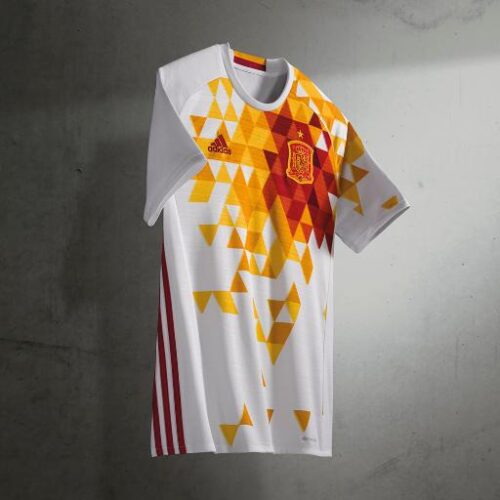 Image de l'article adidas présente les maillots de l'Espagne pour l'Euro 2016