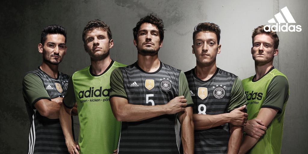 Maillot De Football Toni Kroos #18 Allemagne 2015/2016 - Taille L, Occasion Très Bon état