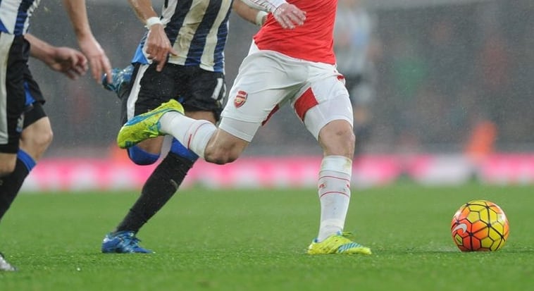 bellerin-puma-evospeed-1-4-jaune