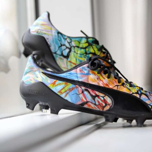 Image de l'article Hector Bellerin personnalise ses evoSPEED pour une association