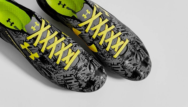 chaussure-football-under-armour-batman-superman-2