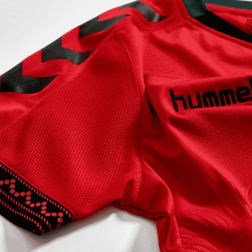 Image de l'article Un Hijab intégré sur le nouveau maillot Hummel de l'Afghanistan