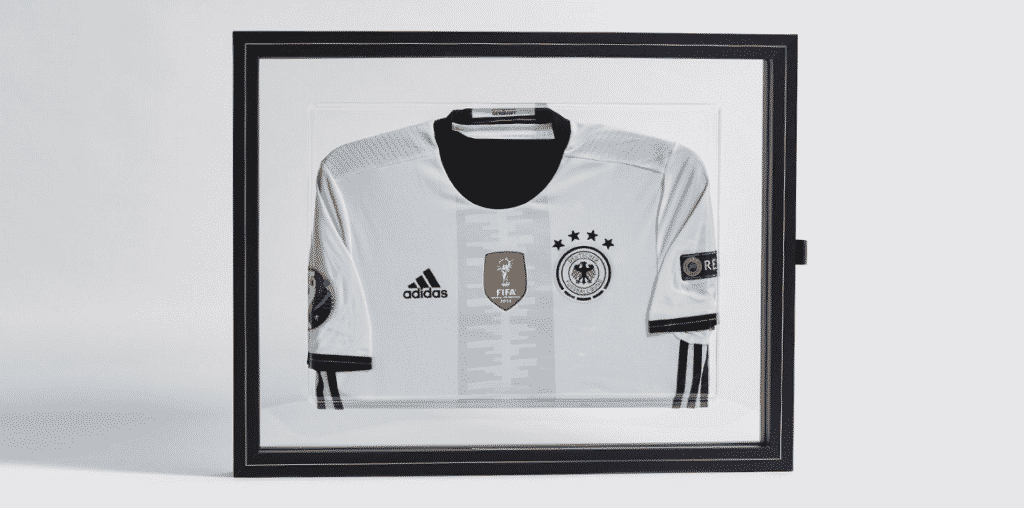 A quelques semaines du début de l'Euro 2016, adidas a dévoilé des maillots de l'Allemagne et de l'Espagne en édition limitée.