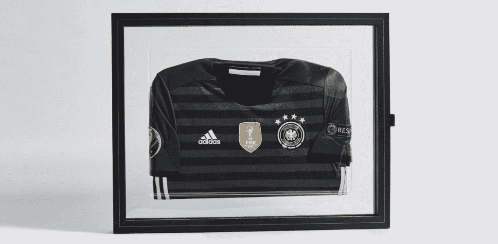 A quelques semaines du début de l'Euro 2016, adidas a dévoilé des maillots de l'Allemagne et de l'Espagne en édition limitée.