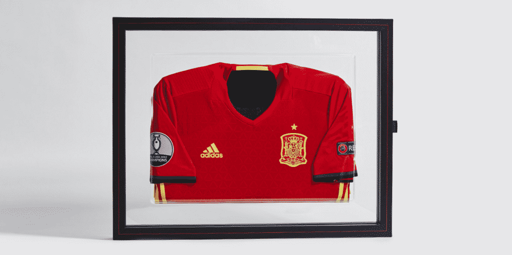 A quelques semaines du début de l'Euro 2016, adidas a dévoilé des maillots de l'Allemagne et de l'Espagne en édition limitée.