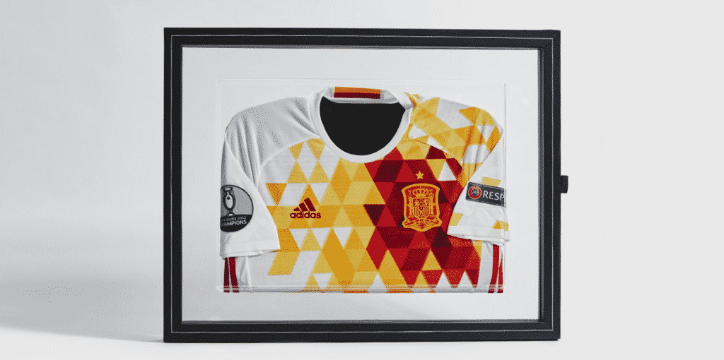 A quelques semaines du début de l'Euro 2016, adidas a dévoilé des maillots de l'Allemagne et de l'Espagne en édition limitée.