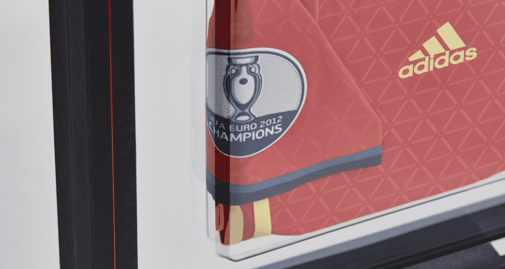 A quelques semaines du début de l'Euro 2016, adidas a dévoilé des maillots de l'Allemagne et de l'Espagne en édition limitée.