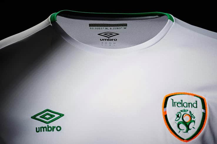 MAGLIA CALCIO A L/S Squadra Irlandese 2002/2003 Rara Maglia Away Umbro