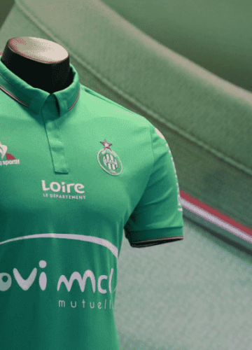 Maillot officiel de l'AS Saint-Étienne 2015/16. Le Coq