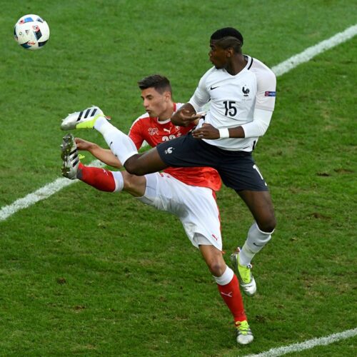 Image de l'article Mais pourquoi l'Equipe de France a joué avec un maillot tout blanc ?