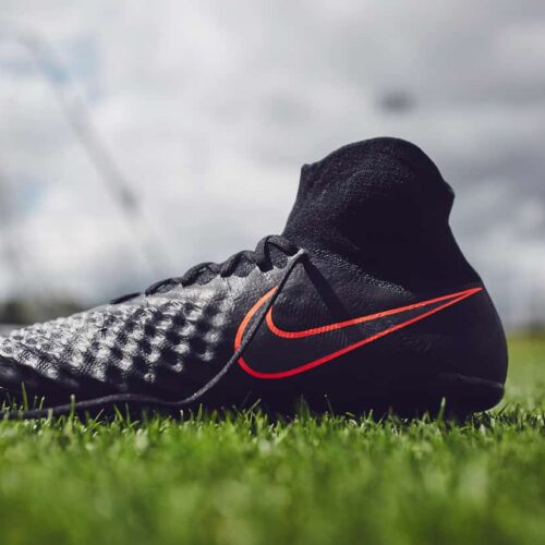 Image de l'article La Magista 2 de Nike a finalement son coloris Pitch Dark