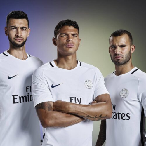 Image de l'article Pastore et les pépites qui composent sa collection de 400 maillots