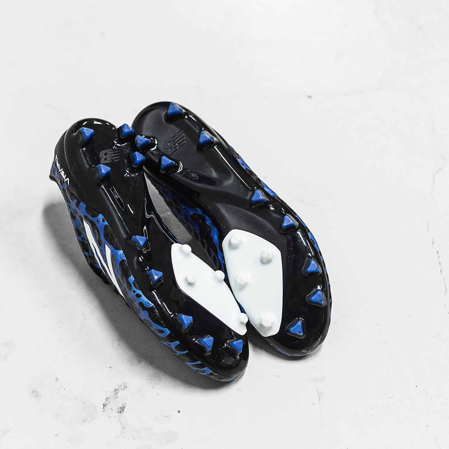 chaussures-football-newbalance-visaro-signal-edition-img3