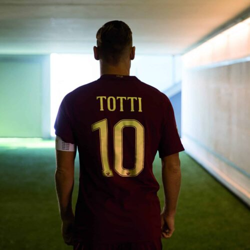 Image de l'article Totti explose encore les chiffres avec son maillot ce qui pose quelques problèmes