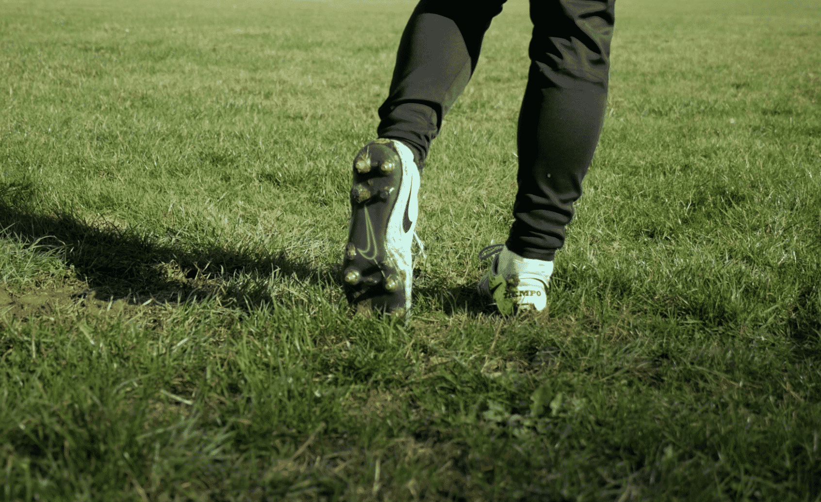 chaussure-football-nike-anti-clog-1