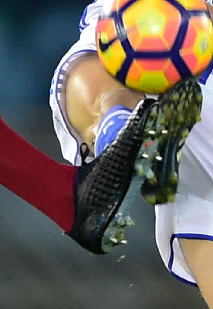 chaussures-football-match-nike-magista-obra-custom-steven-nzonzi-img2
