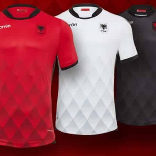 Image de l'article Macron dévoile les maillots 2017 de l'Albanie