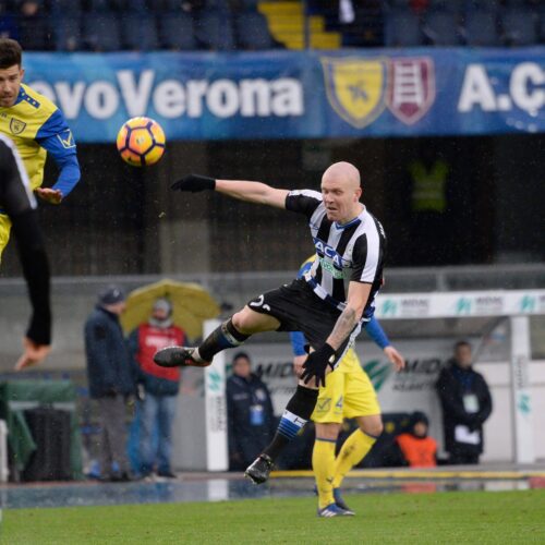 Image de l'article Un petit tifoso de l’Udinese se fait voler le maillot d’Hallfredsson : le club y remédie