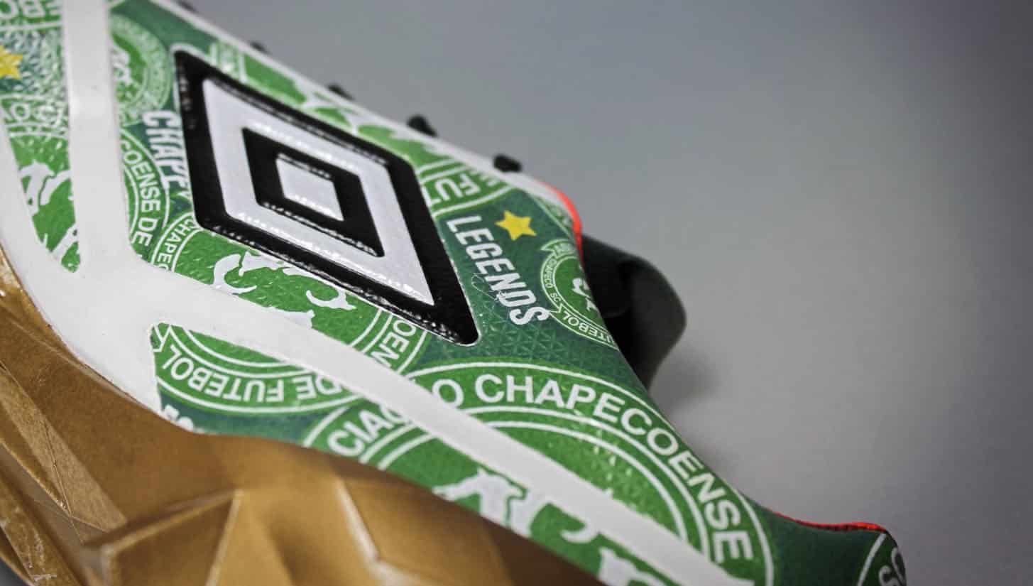 chaussures-football-umbro-velocita-chapecoense-img1