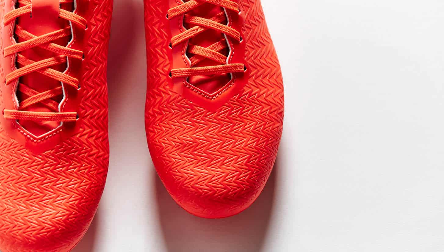 chaussures-football-under-armour-clutchfit-3-red-neon-coral-img7