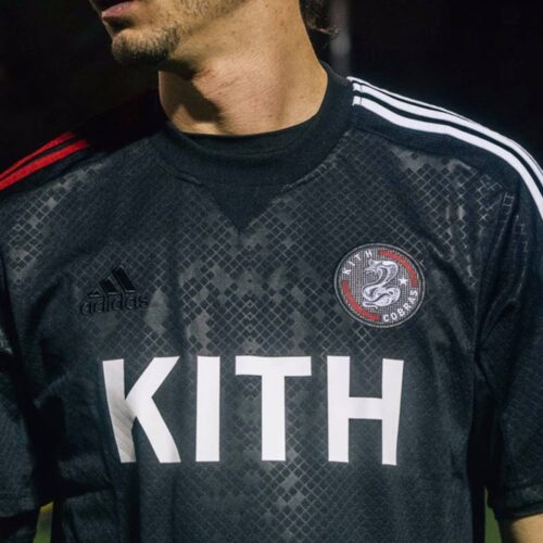 Image de l'article adidas et KITH collaborent pour des collections spéciales Cobras et Flamingos
