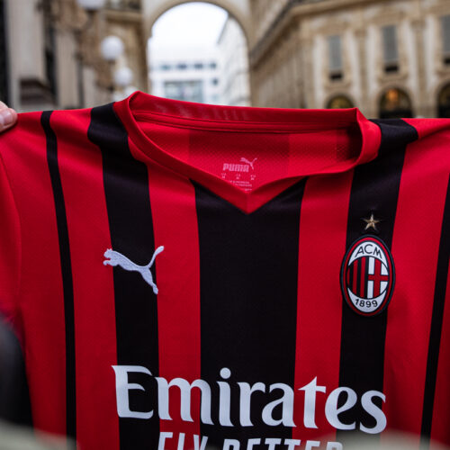 Image de l'article Les maillots de l'AC Milan 2021-2022 officialisés par PUMA
