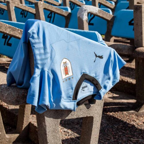 Image de l'article Puma dévoile les nouveaux maillots de l'Uruguay pour la Coupe du monde 2018