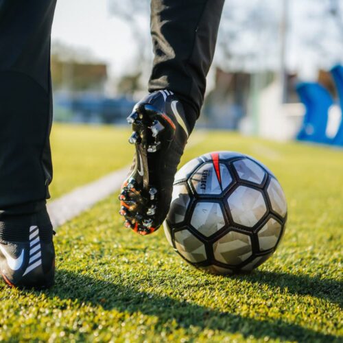 Image de l'article C'est quoi le Pebax®, ce produit devenu indispensable pour les chaussures de foot ?