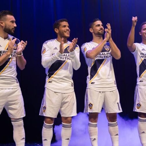 Image de l'article LA Galaxy dévoile son nouveau maillot domicile 2018