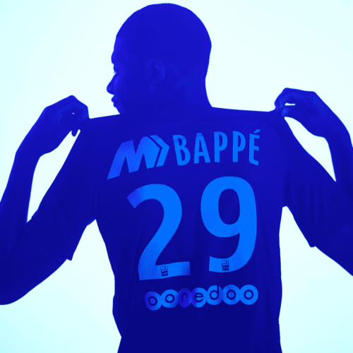 Image de l'article Un club de D2 organise une tombola avec des maillots dédicacés par CR7, Mbappé, Kanté, Hazard...