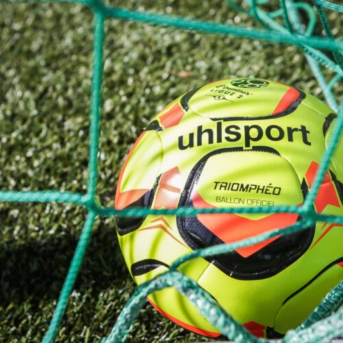 Image de l'article Uhlsport présente Triomphéo, le ballon officiel de la Domino's Ligue 2