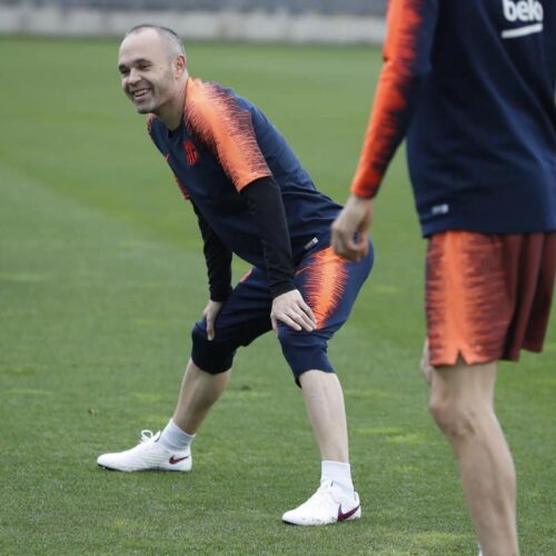 Image de l'article Nike conçoit une paire unique pour le dernier match d'Iniesta au FC Barcelone !