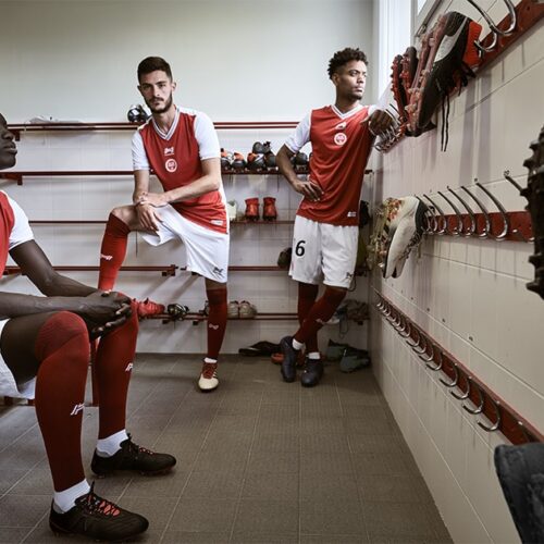 Image de l'article Le Stade de Reims et Hungaria dévoilent les maillots 2018-2019