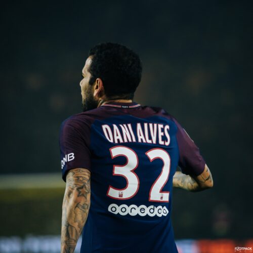 Image de l'article Dani Alvès change de numéro en hommage à Mario Zagallo
