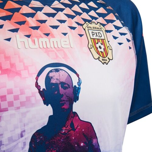 Image de l'article Ibiza s'invite sur un maillot de 4ème division espagnole !