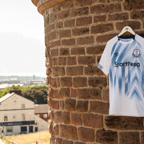 Image de l'article Everton et Umbro dévoilent les maillots 2018-2019