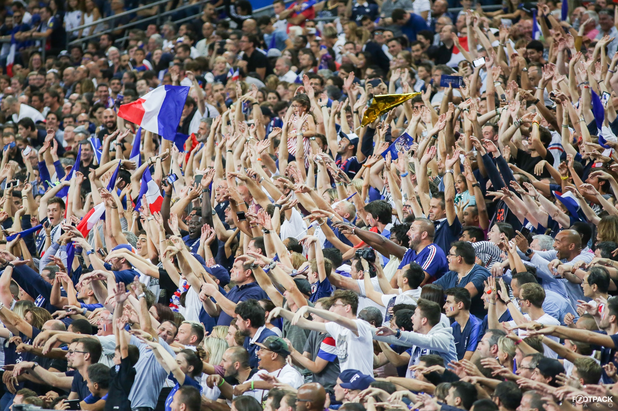 au-stade-france-pays-bas-supporters-3