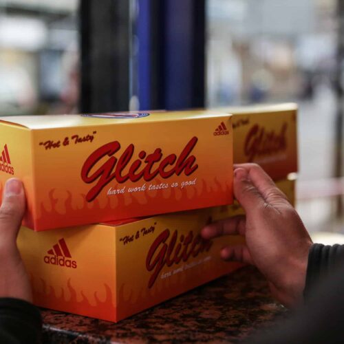 Image de l'article La Glitch fait l'événement dans un fast-food à Londres et Footpack y était
