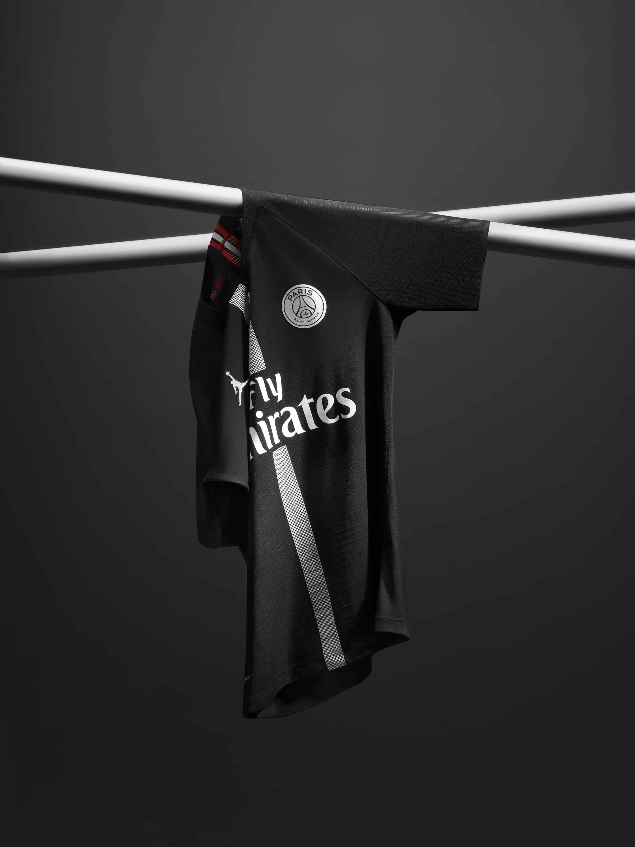 maillot-paris-saint-germain-air-jordan-noir-2