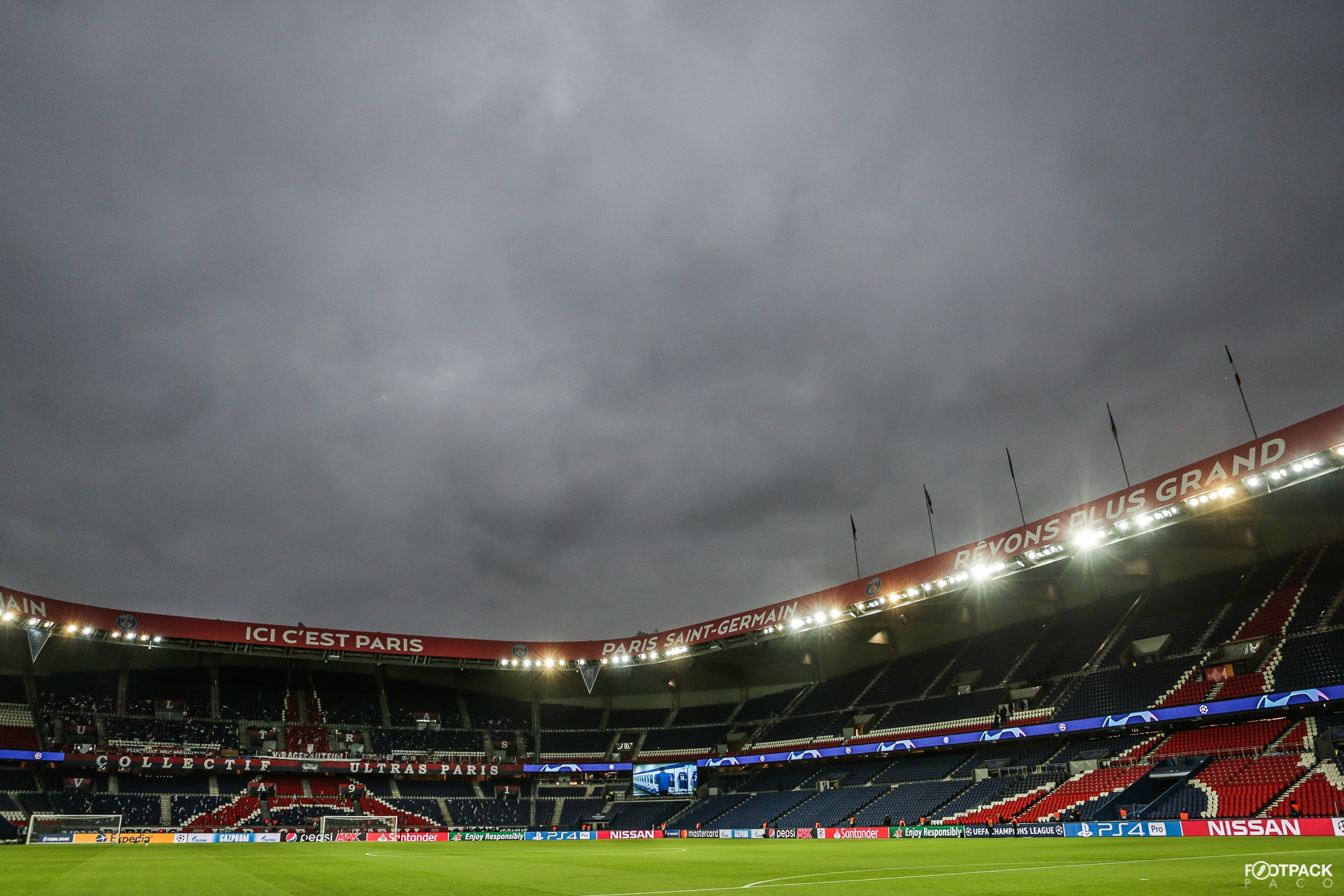 au-stade-paris-sg-naples-footpack