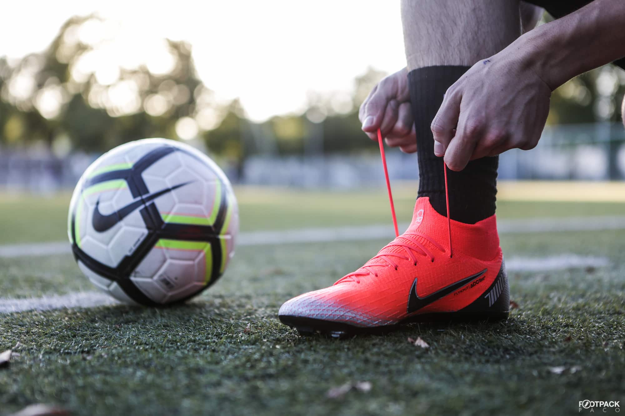 Guide Footpack.fr les chaussures de football pour un attaquant