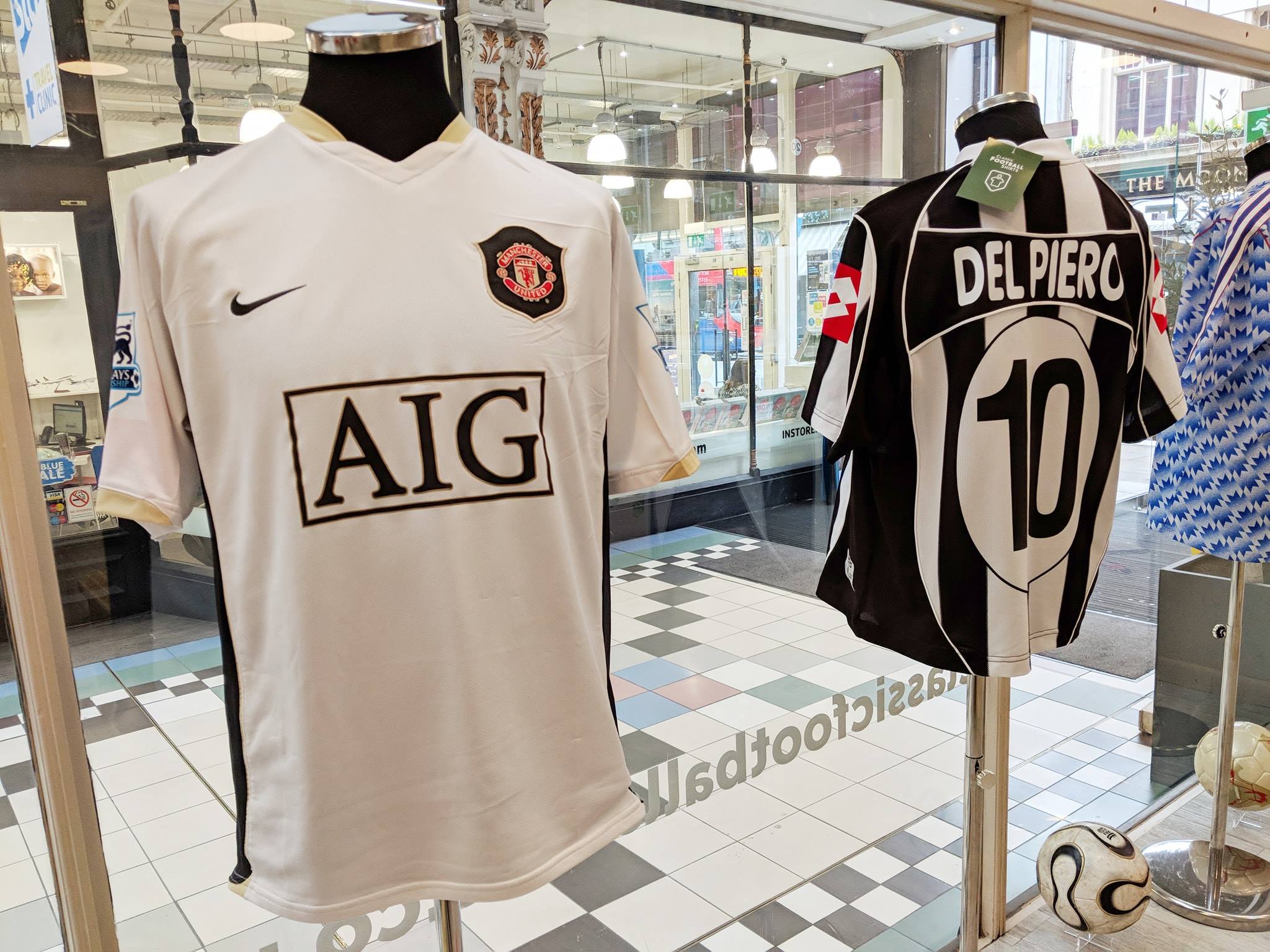 magasin-classic-football-shirts-manchester-7
