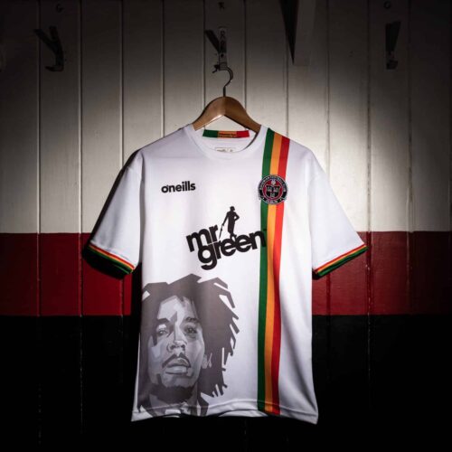 Image de l'article Le club du Bohemian FC dévoile un maillot en hommage à Bob Marley