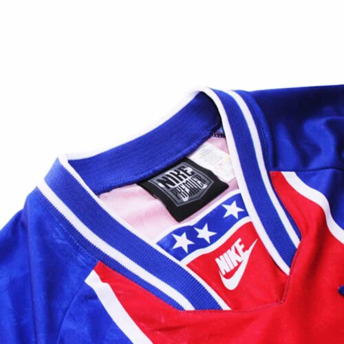 Image de l'article Un maillot du PSG unique créé par Golden Cabane