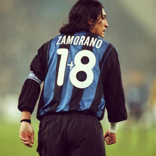 Image de l'article L'histoire folle du maillot 1+8 de Zamorano