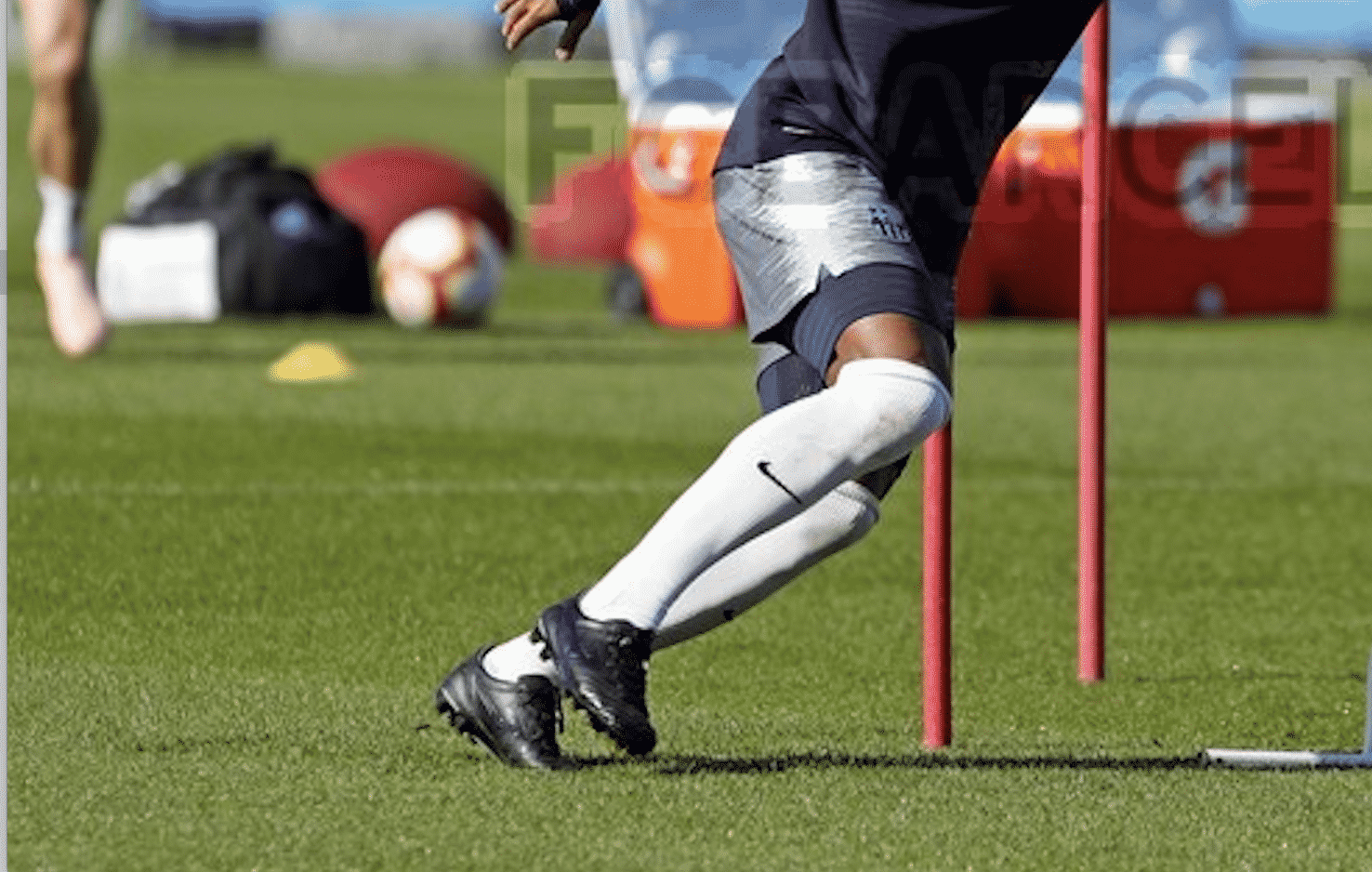 rafinha-chaussures-masquées-fc-barcelone-mizuno