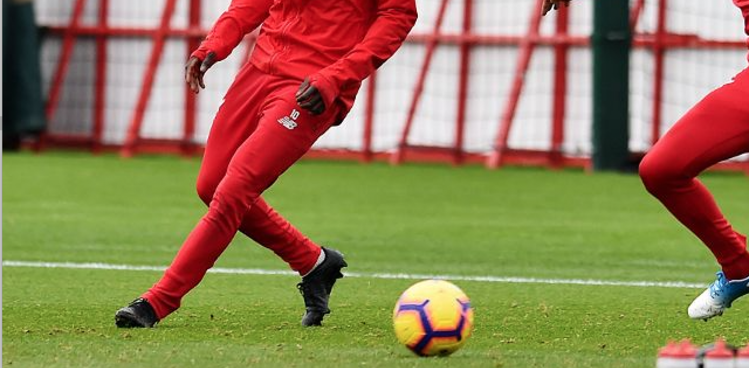 sadio-mané-liverpool-chaussures-masquées-2