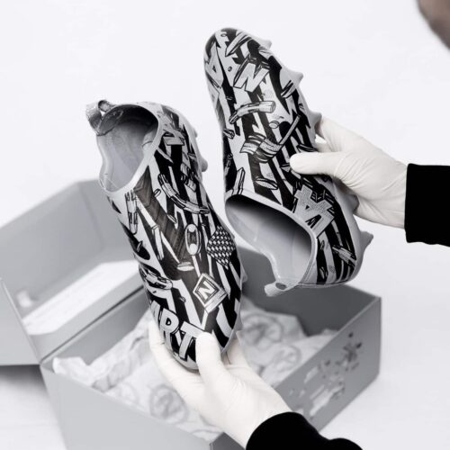 Image de l'article adidas dévoile trois skins Glitch customisés pas l'artiste Nairone